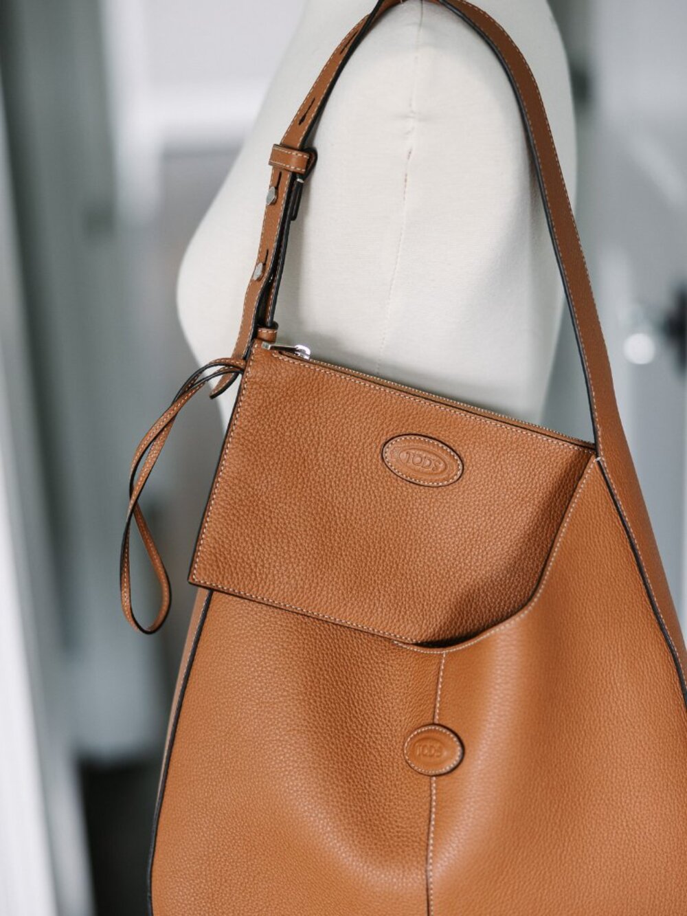 Tod's Oboe Hobo Bag - Pebbled Tan Calfskin Leather - Picture 8 of 12